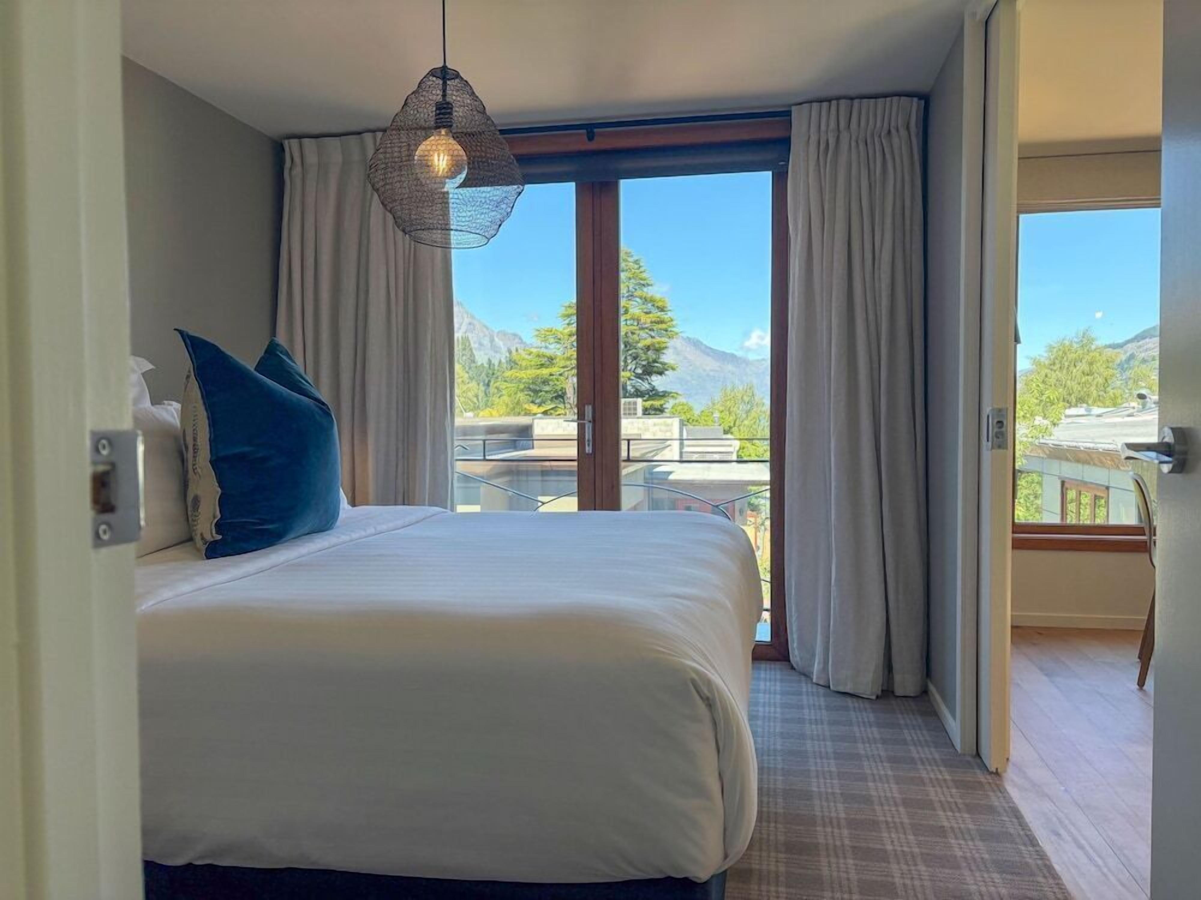 Down comforters, pillowtop beds, free minibar items, in-room safe