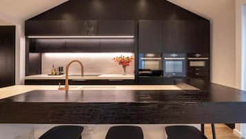 Luxury House, 4 Bedrooms | Private kitchen