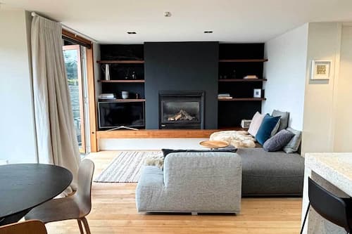 Spire Deluxe Apartment | Living area