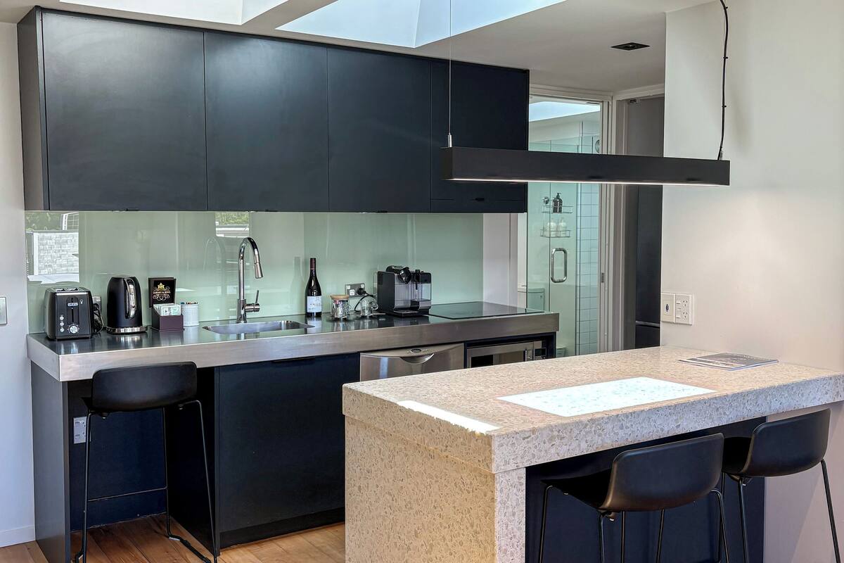 spire deluxe apartment | private kitchen | fridge, dishwasher, coffee/tea maker, electric kettle