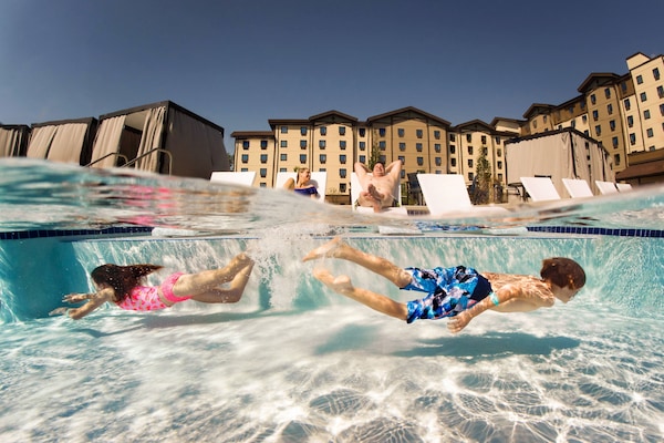 5 piscine coperte, piscina stagionale all'aperto, cabanas (a pagamento)