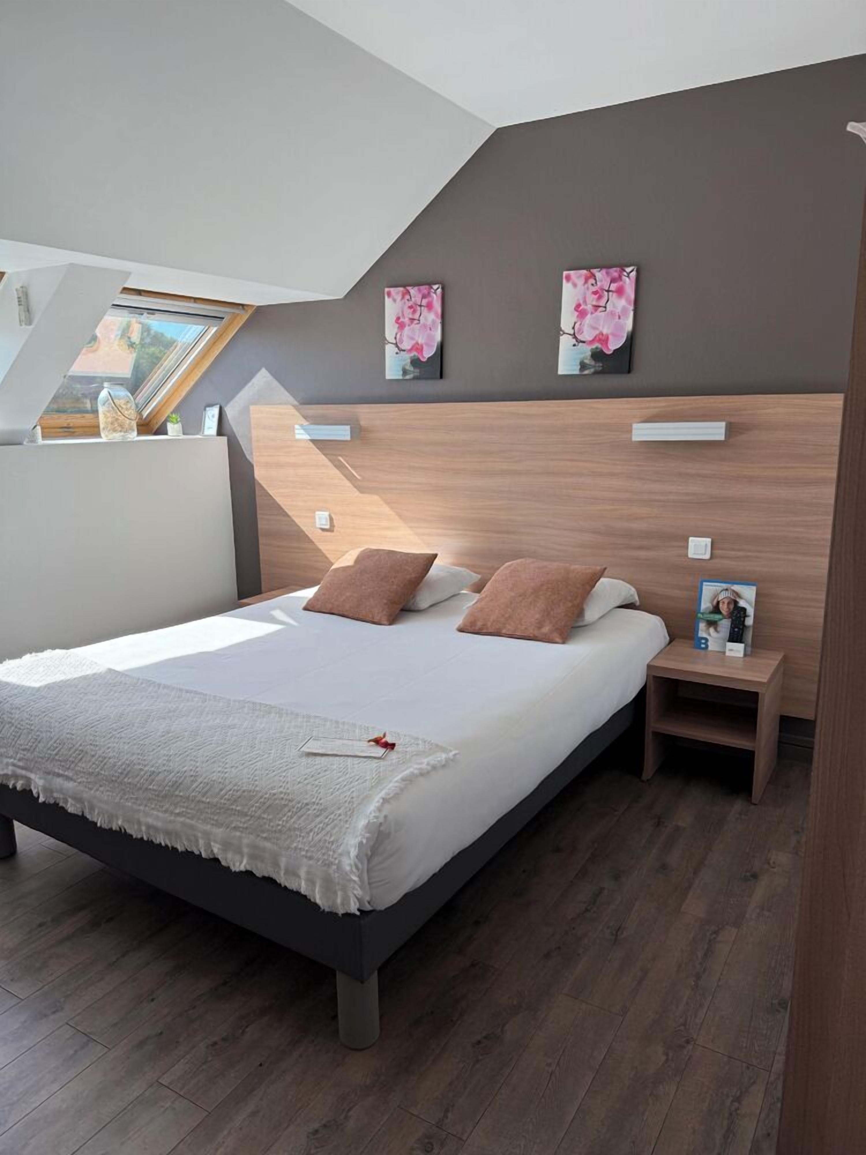 Literie de qualité supérieure, ameublement personnalisé, bureau