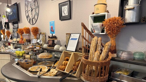 A breakfast buffet with various food items, including bread, pastries, and condiments. - Brit Hotel Besançon L'Horloge (Besancon)