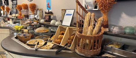 Daily buffet breakfast (EUR 11.90 per person)