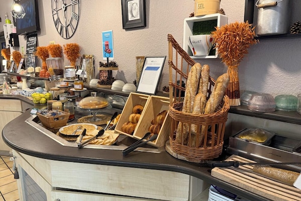 Daily buffet breakfast for a fee