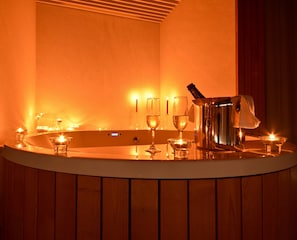 Espace de soins pour les couples, sauna, bain à remous, hammam