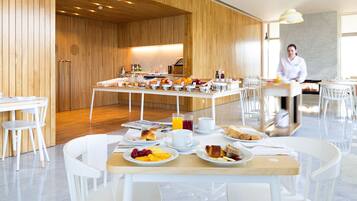 Tägliches inbegriffenes Frühstücksbuffet
