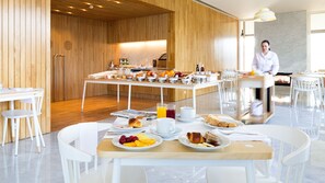 Free daily buffet breakfast