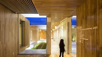 Couples treatment rooms, sauna, hot tub, steam room, body treatments