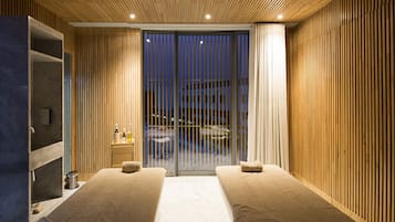 Salas de tratamiento para parejas, sauna y tina de hidromasaje