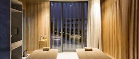 Behandelingskamers voor koppels, een sauna, een bubbelbad, een stoombad