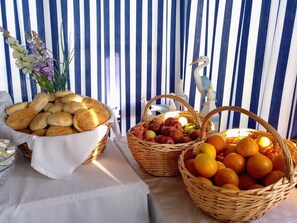 Déjeuner continental gratuit tous les jours