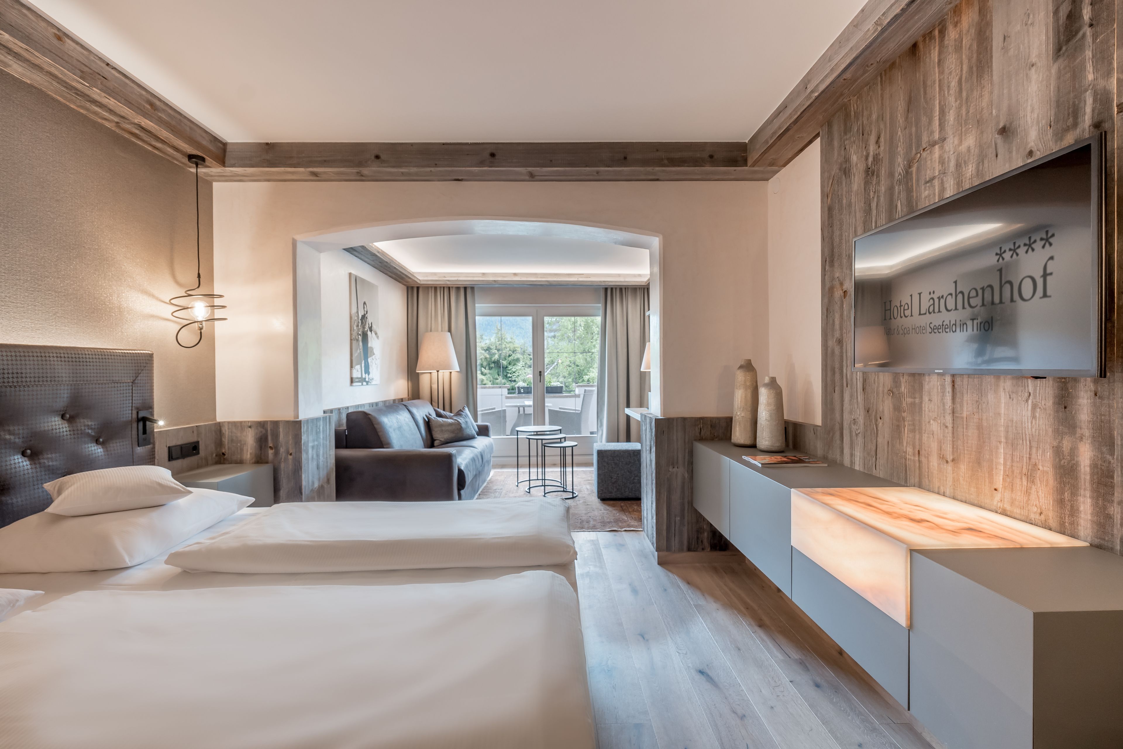 Deluxe-Doppelzimmer, Balkon | Allergikerbettwaren, Minibar, Zimmersafe, Schreibtisch