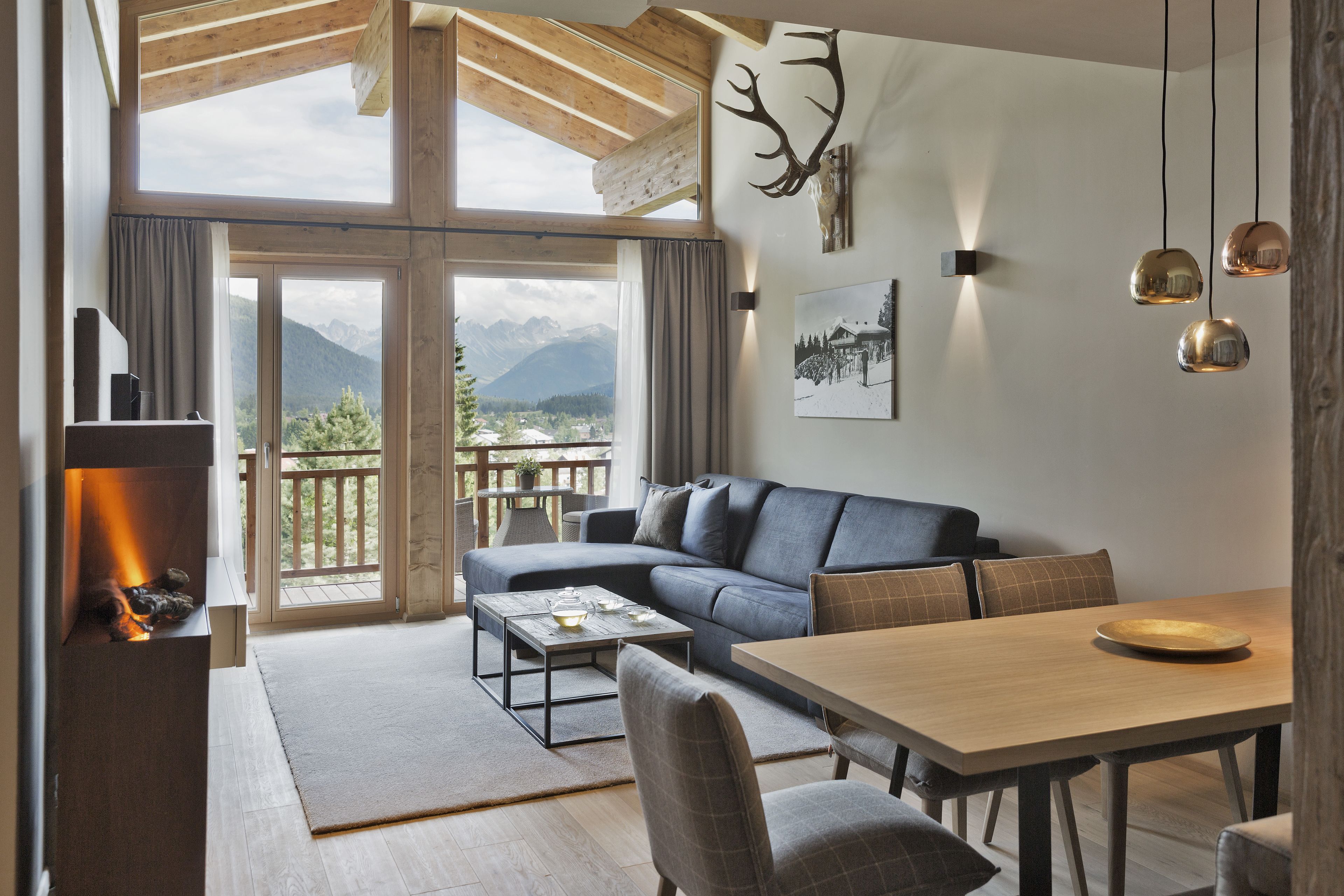 suite, 1 bedroom, mountain view, mountainside | 1 bedroom, hypo-allergenic bedding, minibar, in-room safe