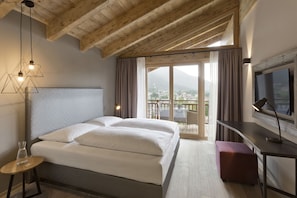 Suite, 1 chambre, vue sur la montagne, côté montagne | 1 chambre, literie hypoallergénique, minibar, coffre-fort