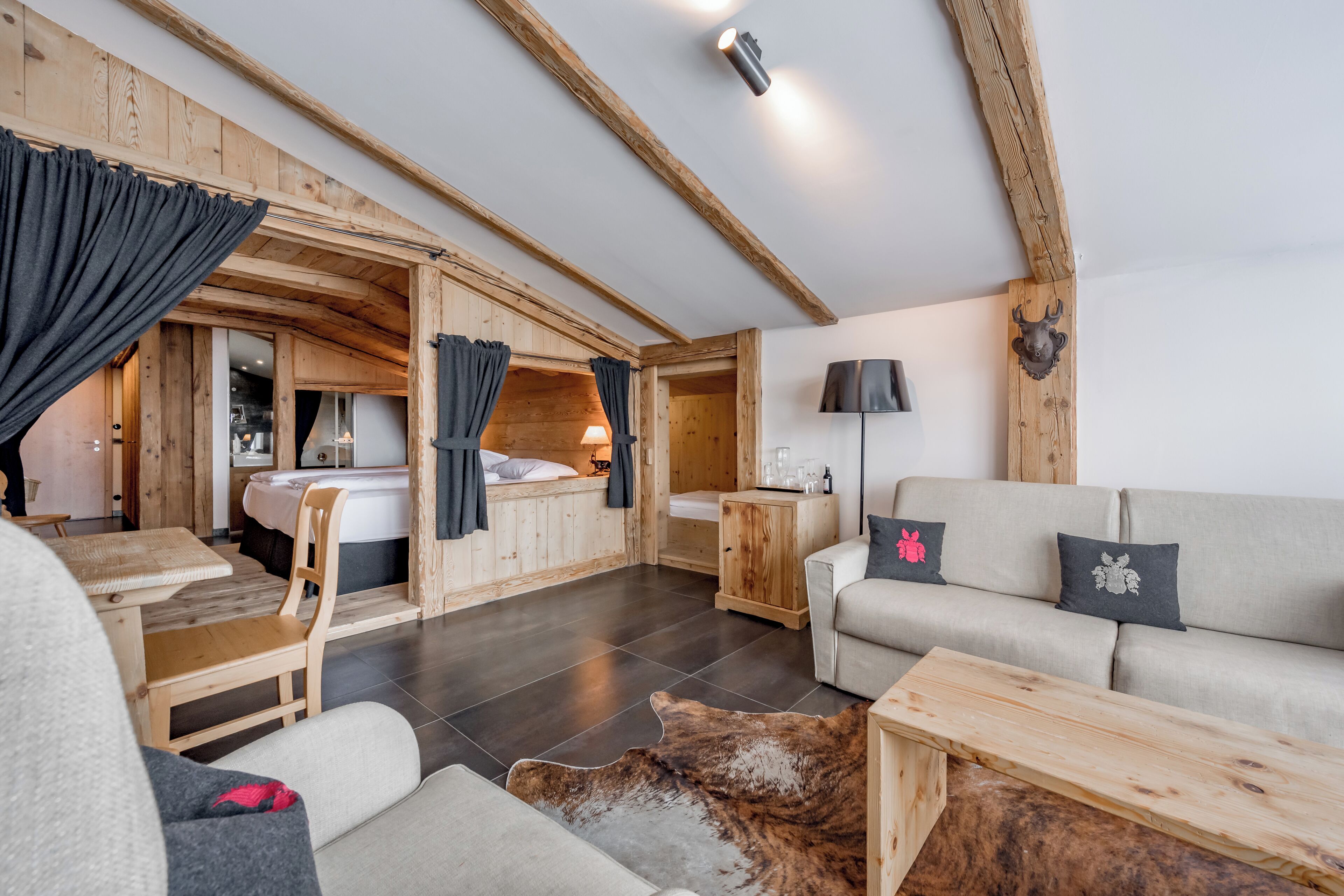 Junior Suite, Balcony | Hypo-allergenic bedding available, minibar, in-room safe, desk