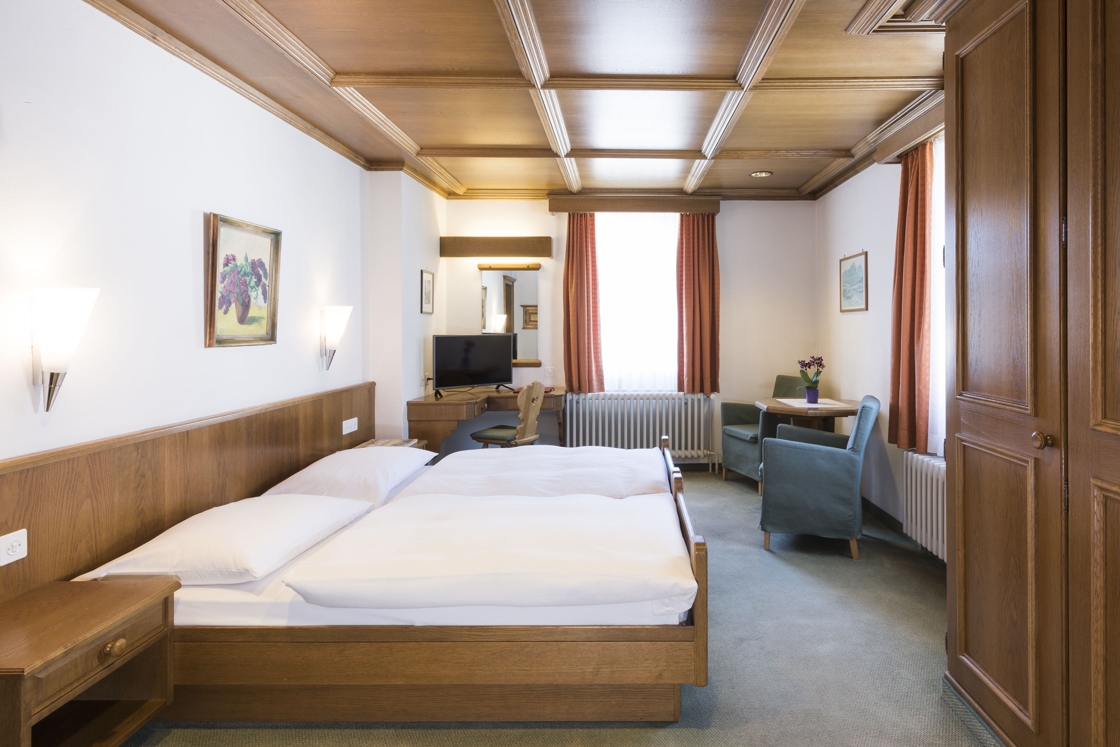 standard double room | 1 bedroom, in-room safe, desk, free wifi