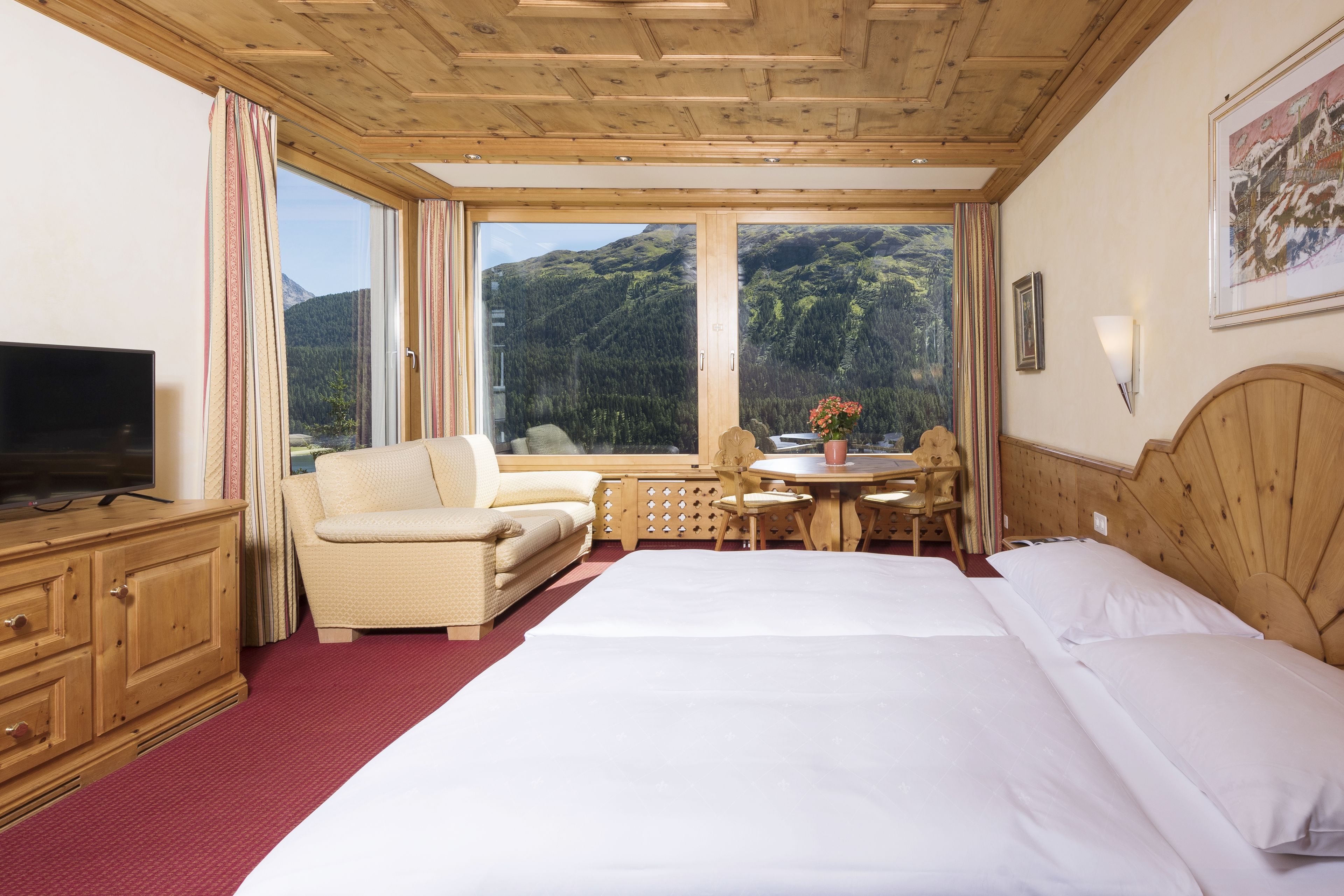 junior suite, 1 double bed | 1 bedroom, in-room safe, desk, free wifi