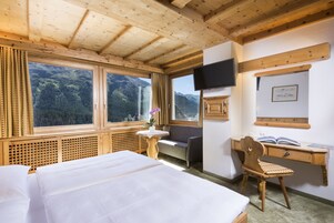 In-room safe, individually decorated, individually furnished, desk