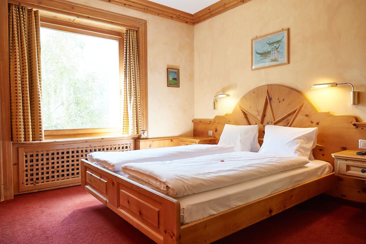 Standard Double Room, 1 Queen Bed, Lake View | In-room safe, desk, laptop workspace, WiFi (free)