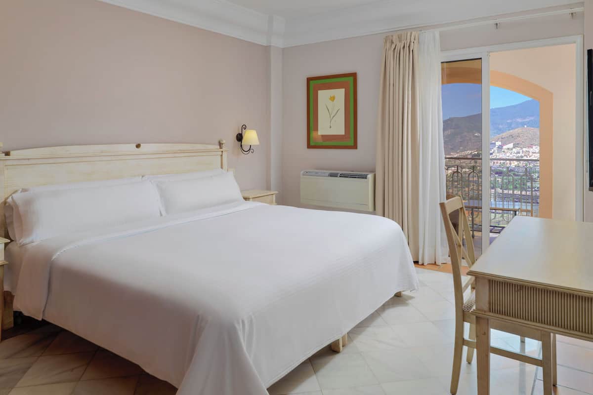 1 bedroom, desk, blackout curtains, free wifi