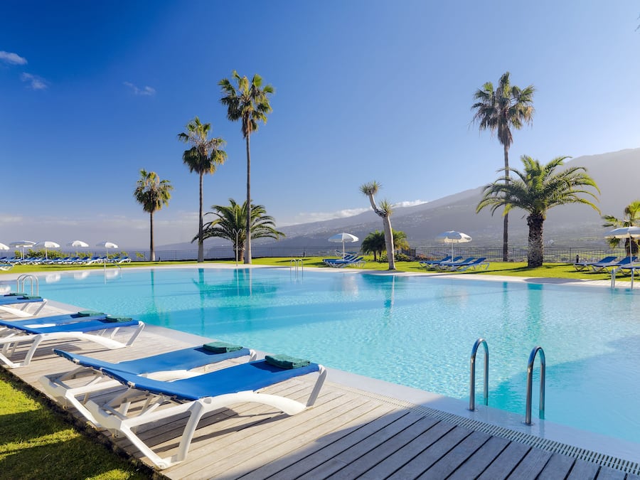 2 outdoor pools, pool umbrellas, sun loungers