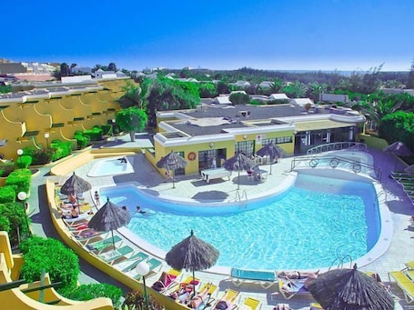 Außenbereich. Hotel Taimar