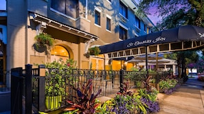 Exterior - St. Charles Inn (New Orleans)