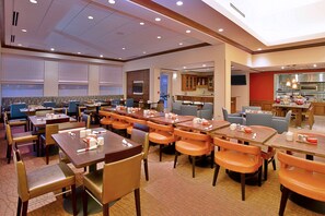 Daily continental breakfast for a fee - Hilton Garden Inn Chicago/Midway Airport (Chicago)
