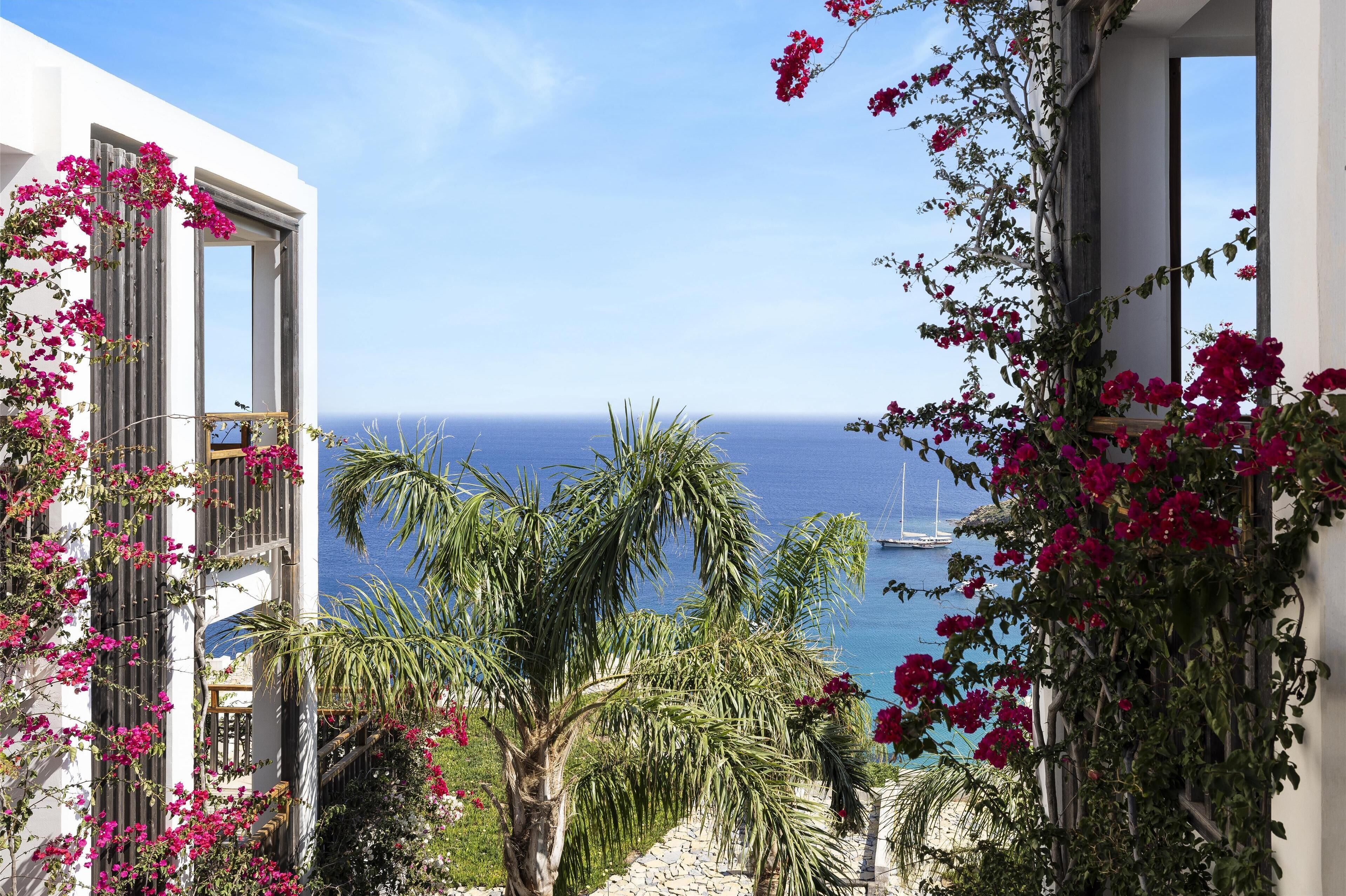 hypo-allergenic bedding, minibar, in-room safe, desk