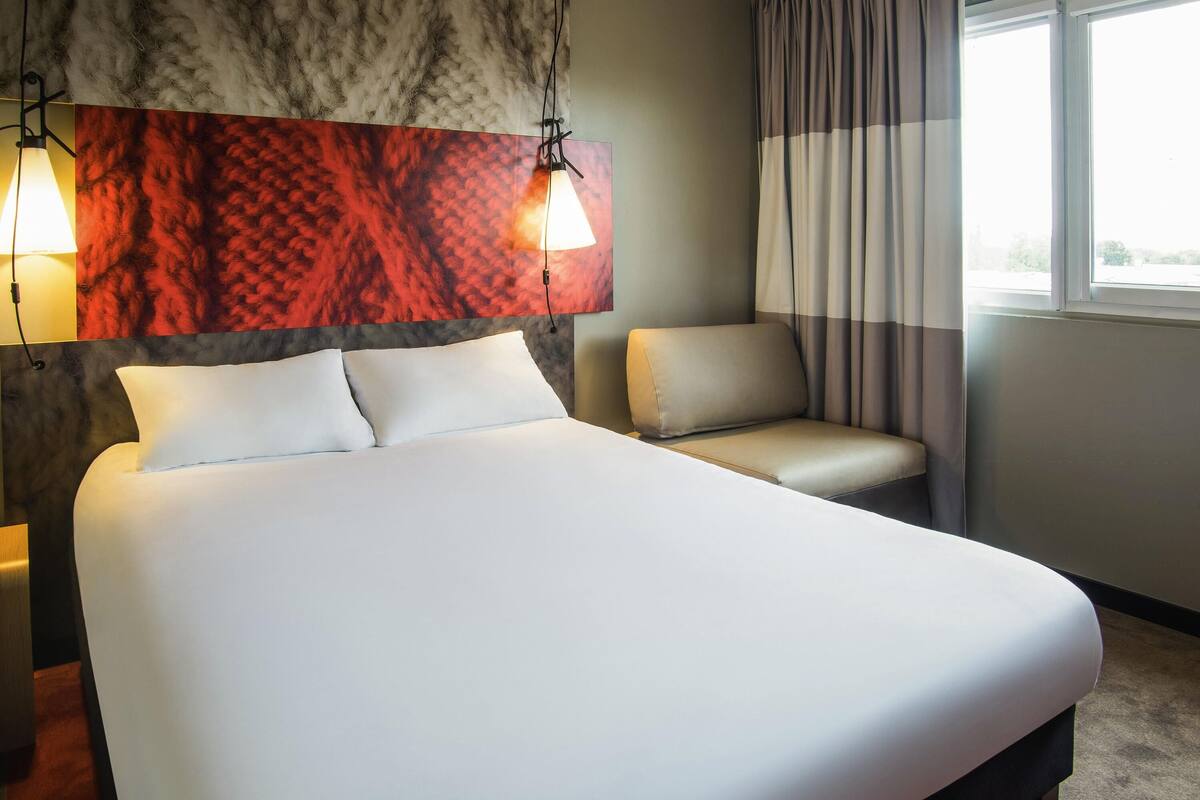 premium bedding, in-room safe, individually decorated