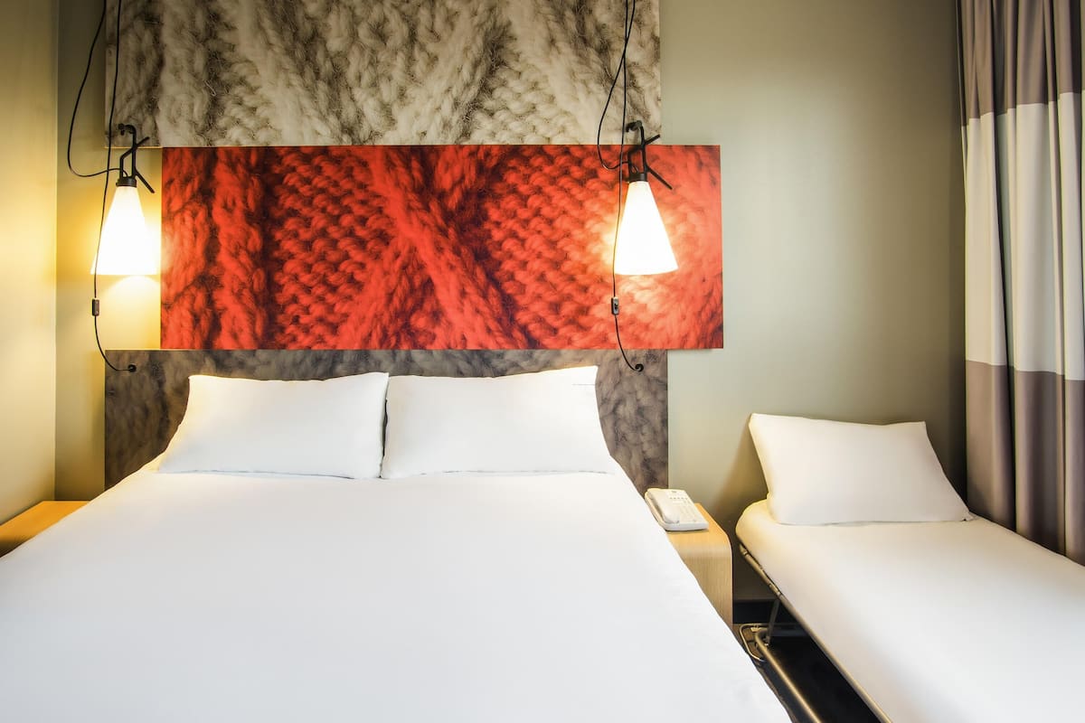 Premium bedding, in-room safe, individually decorated