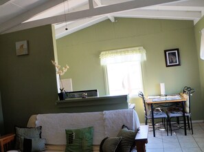 Deluxe Two Full Sized beds with Kitchen | Private kitchen