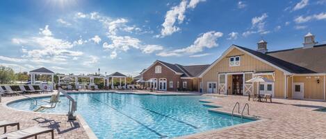 Indoor pool, 2 outdoor pools