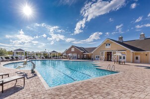 Piscina interna, 2 piscinas externas