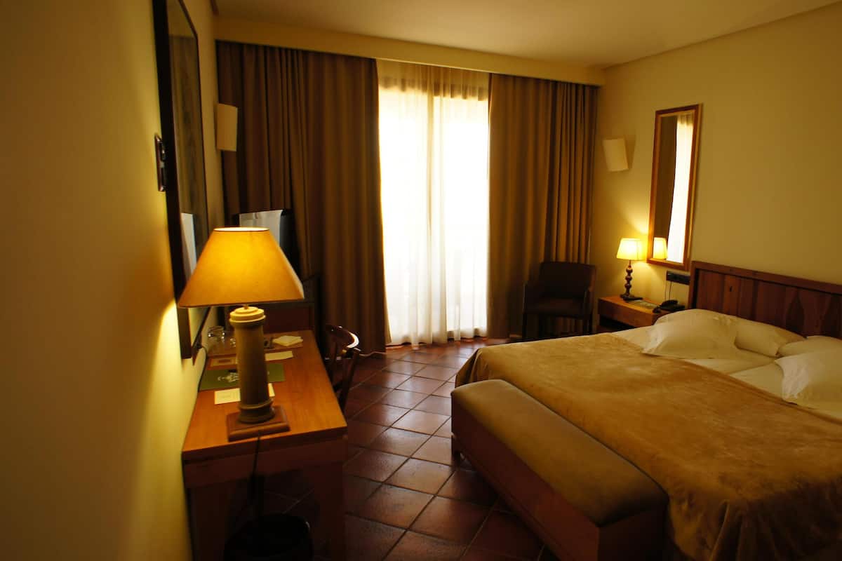 In-room safe, desk, laptop workspace, soundproofing