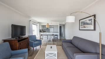 Superior Suite, 3 Bedrooms, Kitchen, Oceanfront (Self Check-in with Virtual Front Desk) | Living area