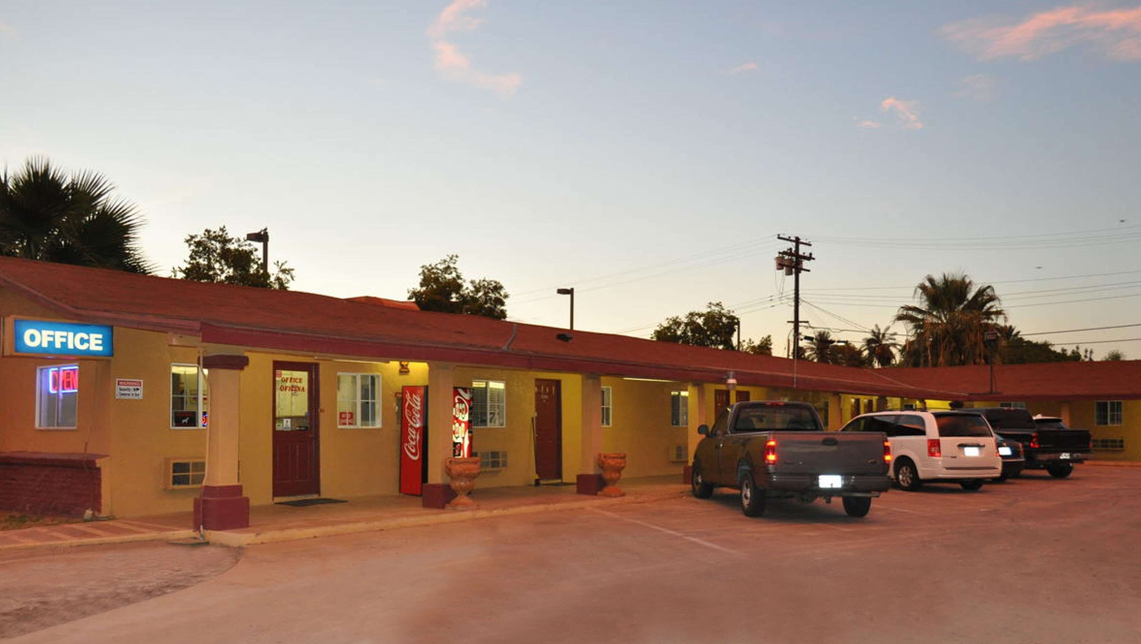 Photo - California Suites Motel