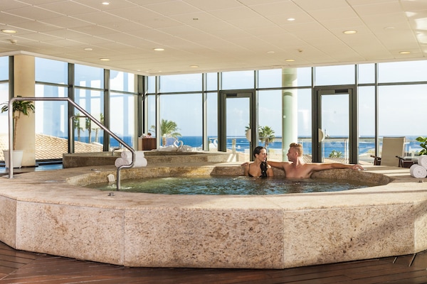 Sauna, salas de tratamientos o masajes, manicura y pedicura