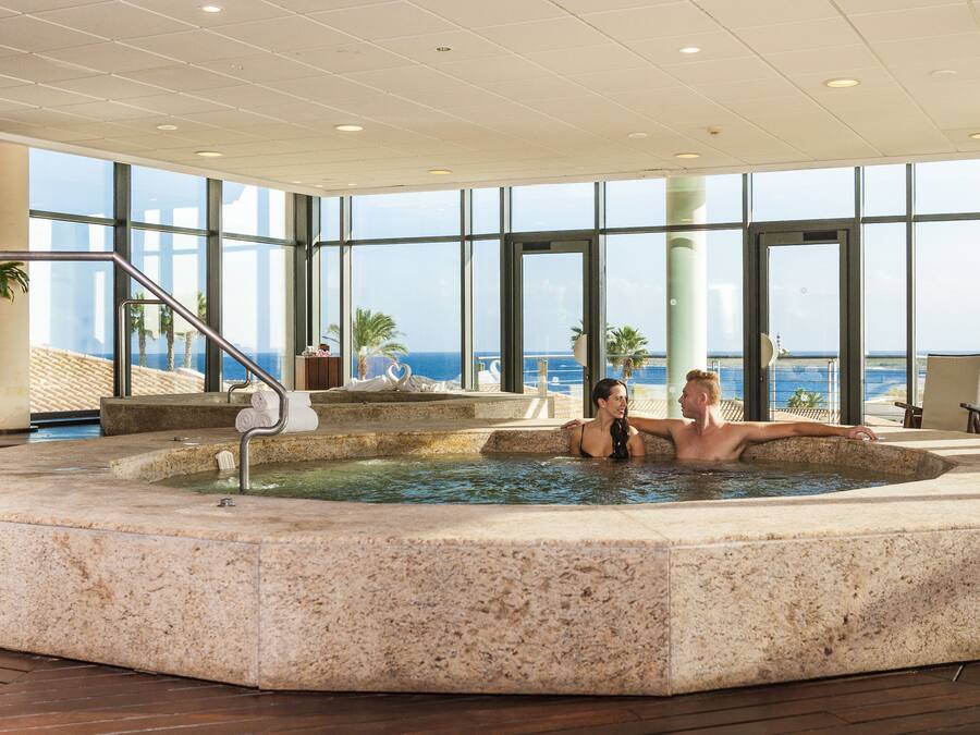 Badstue, massasje-/behandlingsrom og manikyr og pedikyr