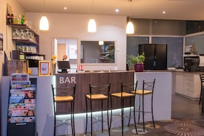 Bar (on property) - Brit Hotel Tours Sud - Le Cheops (Joue-les-Tours)