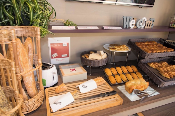 Daily buffet breakfast for a fee