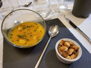 Daily buffet breakfast for a fee - Kyriad Tours - Joue les Tours (Joue-les-Tours)