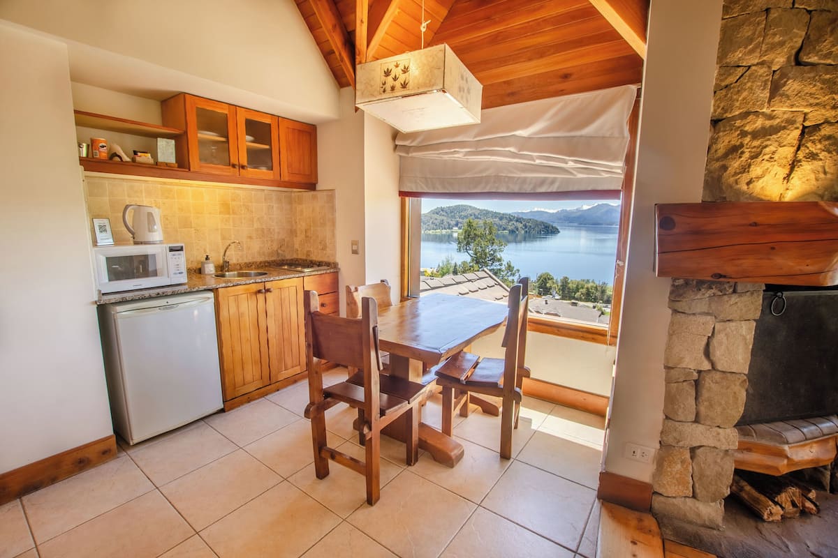 cabin, kitchenette, lake view (lodge) | private kitchen | mini-fridge, coffee/tea maker, electric kettle, toaster