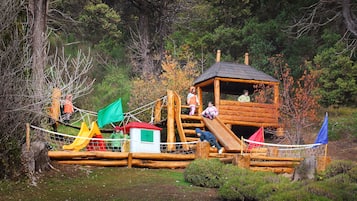 Área de juegos infantiles al aire libre