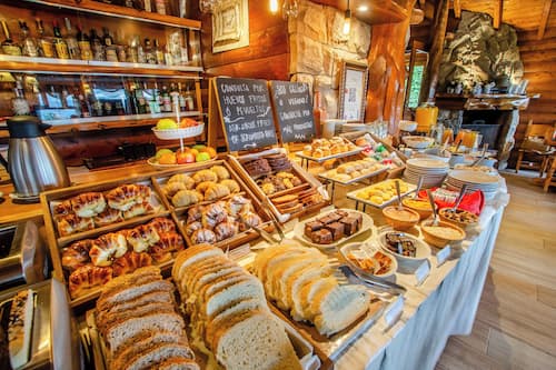 Café da manhã com buffet grátis todos os dias