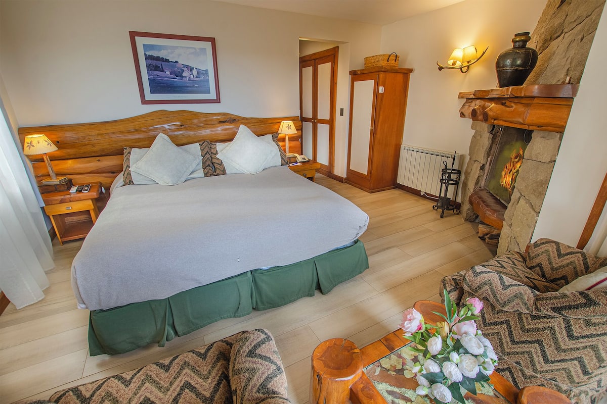 Junior suite | 1 slaapkamer, luxe beddengoed, donzen dekbedden, een minibar