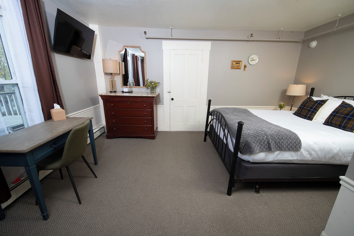 Kamer, 1 queensize bed, kamers met tussendeur | Luxe beddengoed, individueel gedecoreerd, verduisterende gordijnen