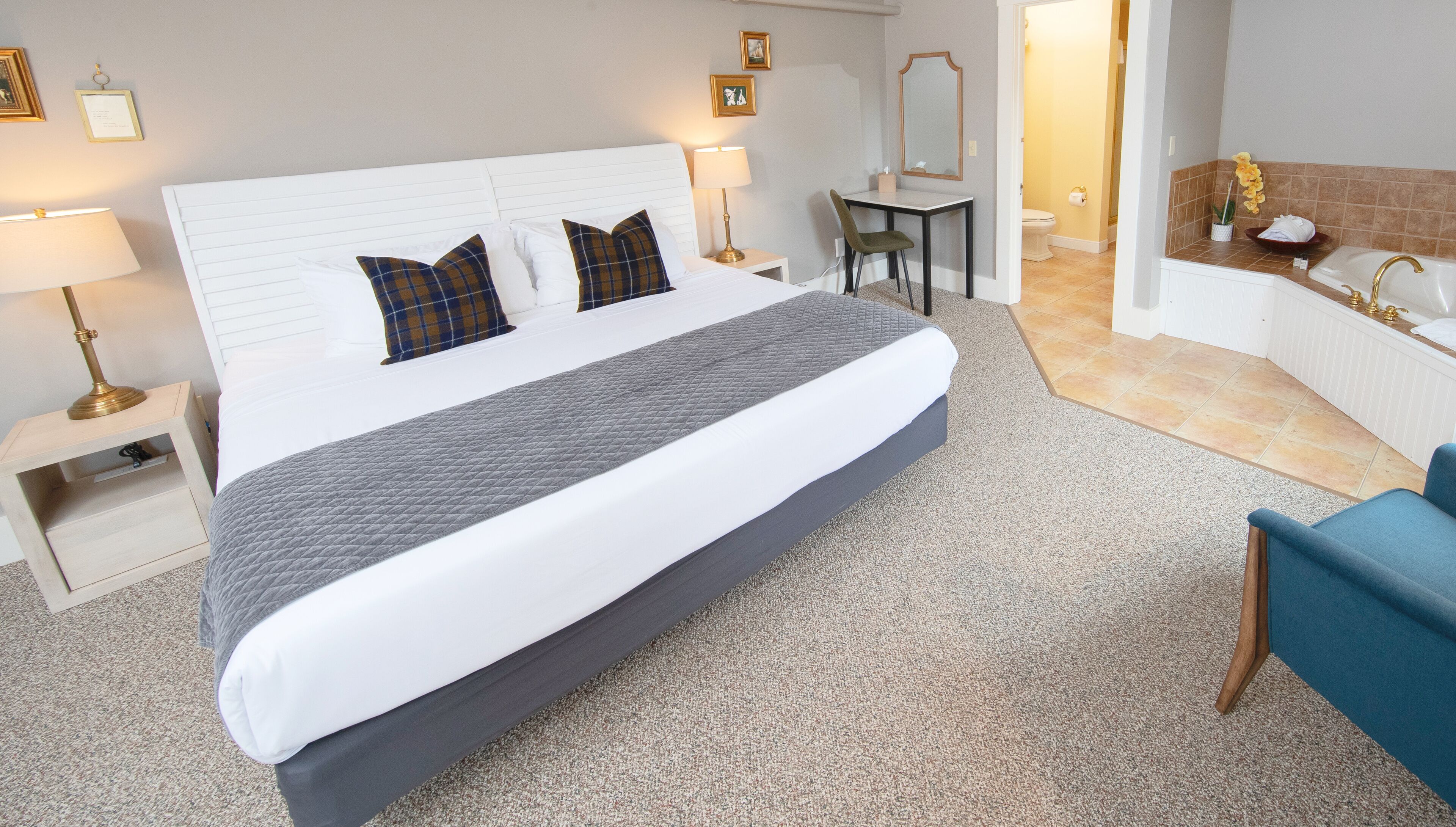 deluxe room, 1 king bed, jetted tub, garden view | 1 bedroom, premium bedding, individually decorated, blackout curtains