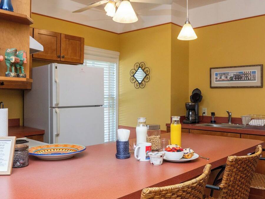 Suite, Non Smoking, Private Bathroom (Cottage or Suite) | Premium bedding, soundproofing, iron/ironing board, WiFi (free)